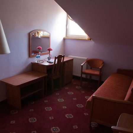 Dwor Dluzniewo Bed and Breakfast Eksteriør billede