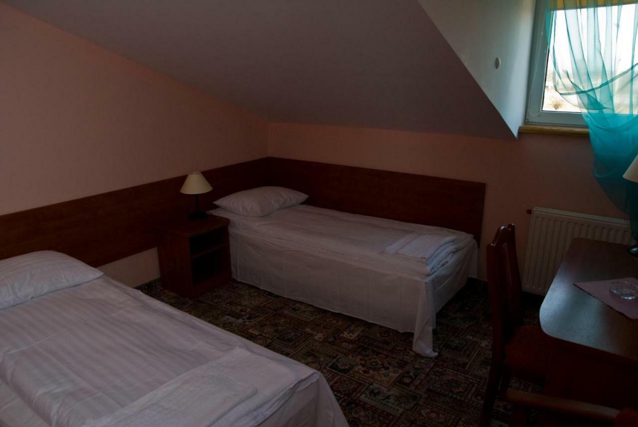 Dwor Dluzniewo Bed and Breakfast Eksteriør billede