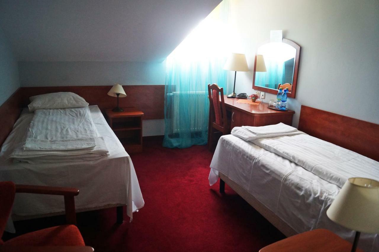 Dwor Dluzniewo Bed and Breakfast Eksteriør billede