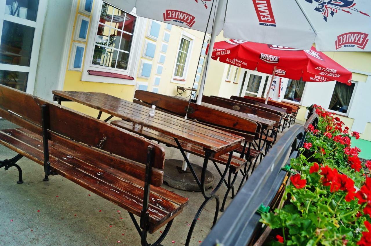 Dwor Dluzniewo Bed and Breakfast Eksteriør billede
