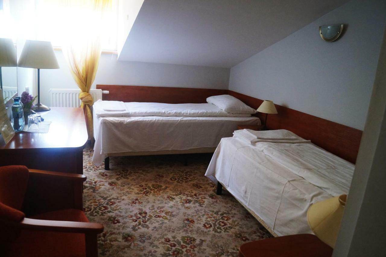 Dwor Dluzniewo Bed and Breakfast Eksteriør billede